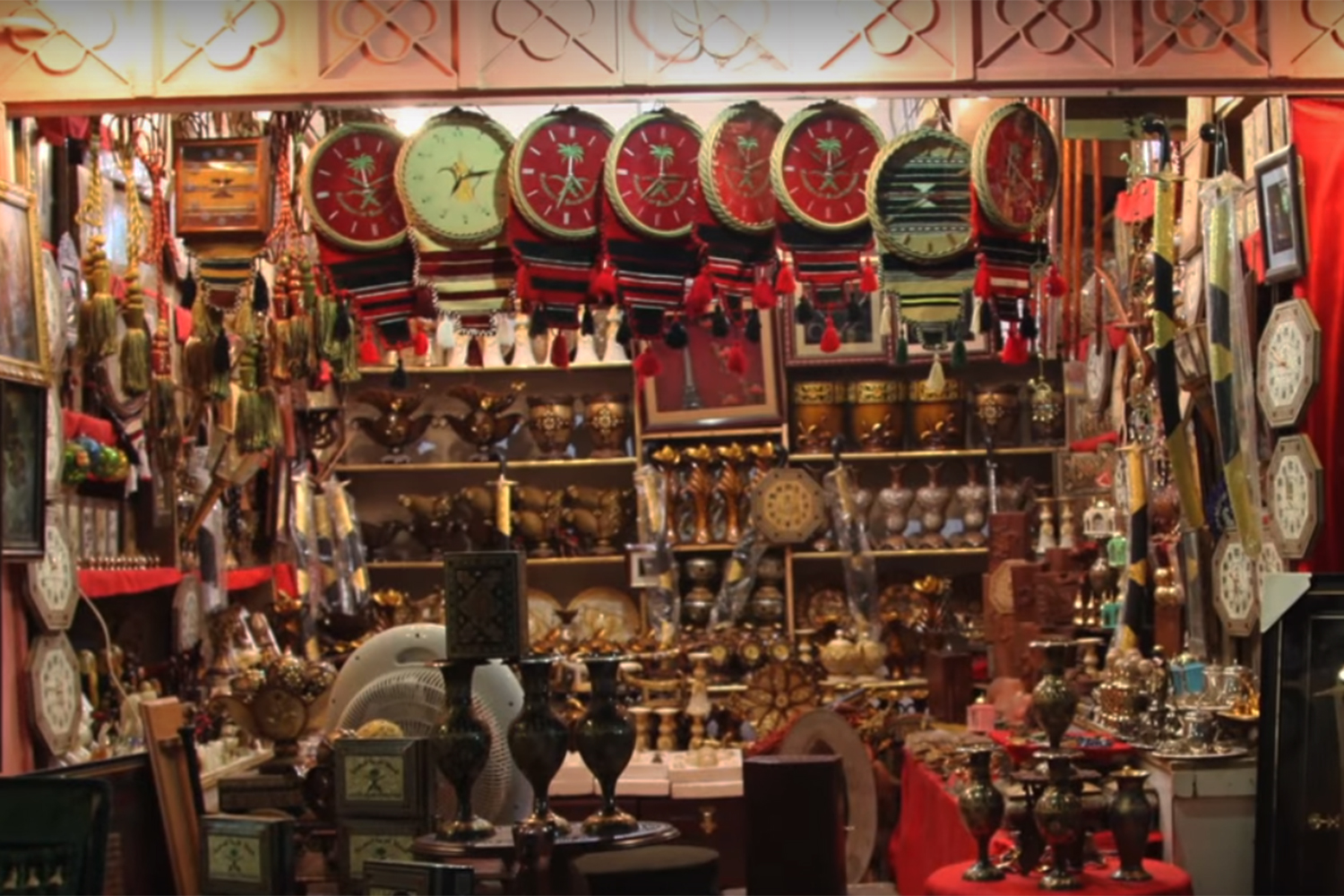 https://mdw-travel-data-us-east-1.s3.amazonaws.com/img/country/Saudi-Arabia/Souq-Al-Zal/img_01.jpg