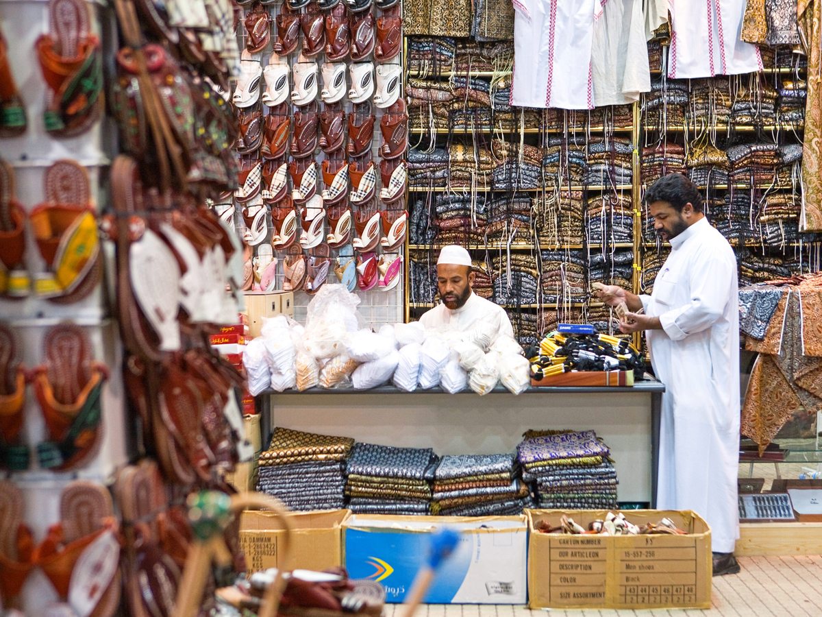 https://mdw-travel-data-us-east-1.s3.amazonaws.com/img/country/Saudi-Arabia/Souq-Al-Zal/img_03.jpg