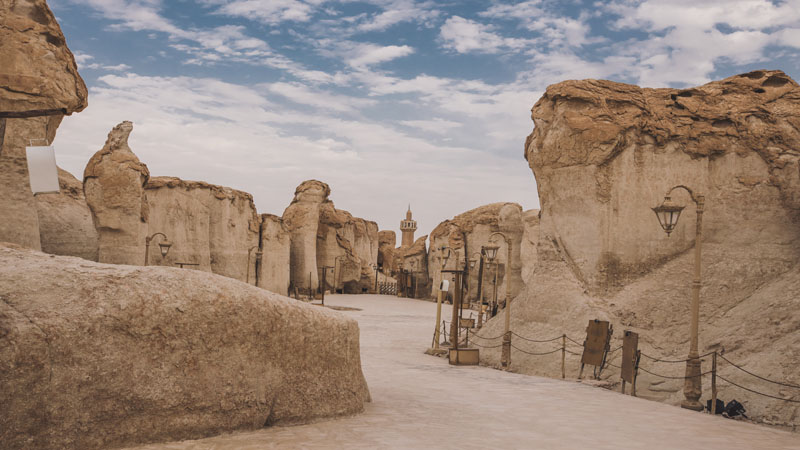https://mdw-travel-data-us-east-1.s3.amazonaws.com/img/country/Saudi-Arabia/Sura-Oasis/img_03.jpg