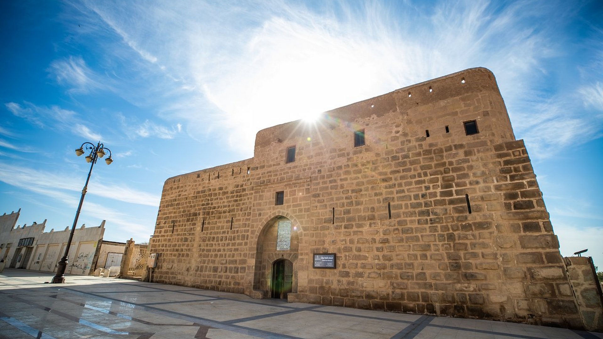 https://mdw-travel-data-us-east-1.s3.amazonaws.com/img/country/Saudi-Arabia/Tabuk-Castle/img_00.jpg