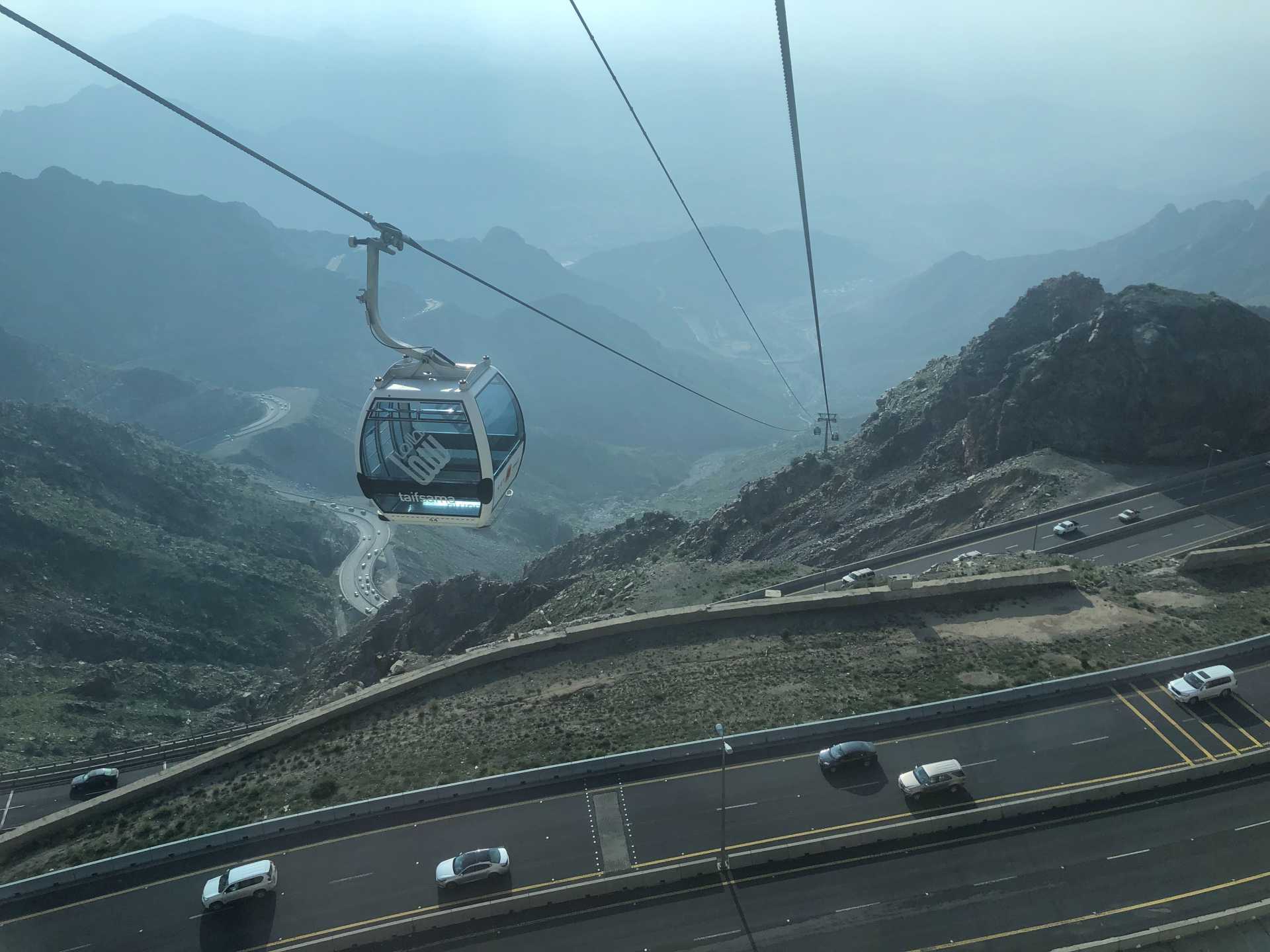 https://mdw-travel-data-us-east-1.s3.amazonaws.com/img/country/Saudi-Arabia/Taif-Cable-Car/img_01.jpg