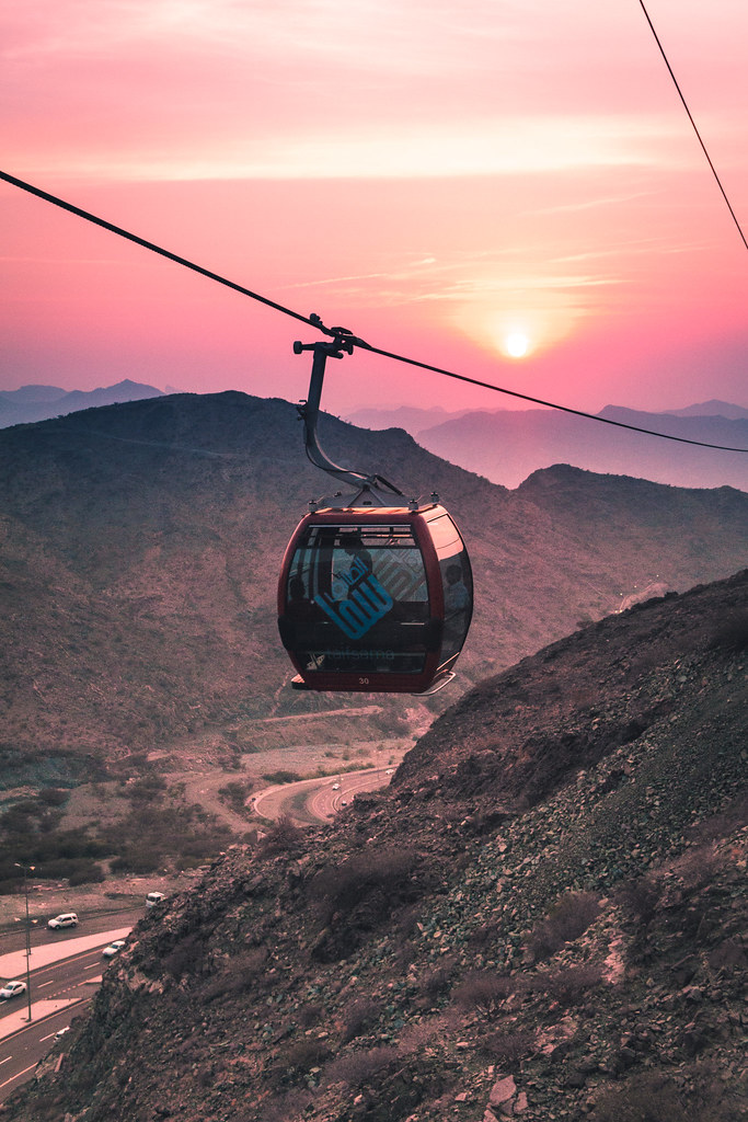 https://mdw-travel-data-us-east-1.s3.amazonaws.com/img/country/Saudi-Arabia/Taif-Cable-Car/img_02.jpg