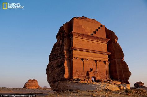 https://mdw-travel-data-us-east-1.s3.amazonaws.com/img/country/Saudi-Arabia/The-Rock-Tombs/img_00.jpg