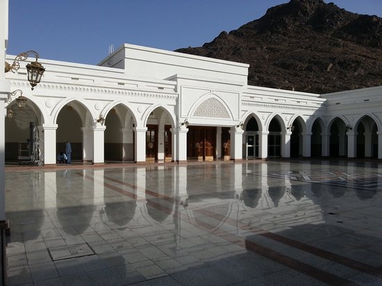 https://mdw-travel-data-us-east-1.s3.amazonaws.com/img/country/Saudi-Arabia/The-Seven-Mosques/img_03.jpg