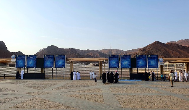 https://mdw-travel-data-us-east-1.s3.amazonaws.com/img/country/Saudi-Arabia/Uhud-Martyrs-Cemetery/img_02.jpg
