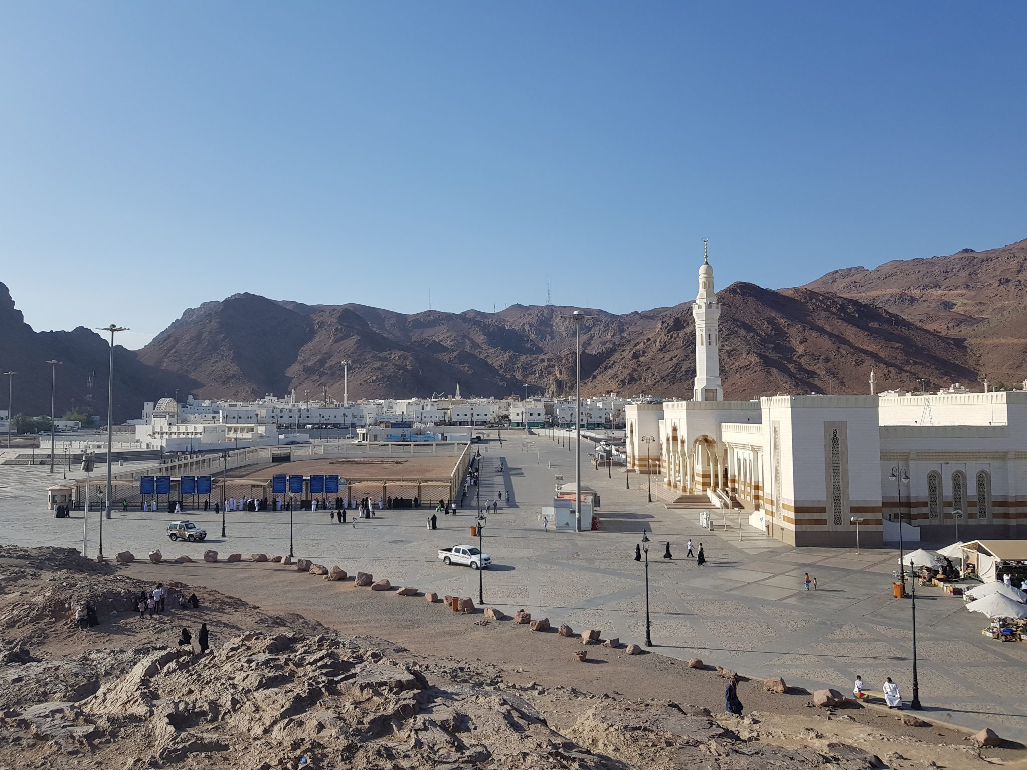 https://mdw-travel-data-us-east-1.s3.amazonaws.com/img/country/Saudi-Arabia/Uhud-Mosque/img_02.jpg