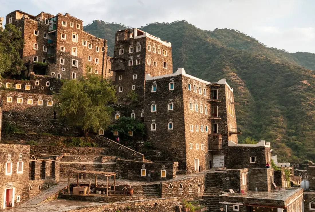 https://mdw-travel-data-us-east-1.s3.amazonaws.com/img/country/Saudi-Arabia/Uqair-Traditional-Village/img_03.jpg