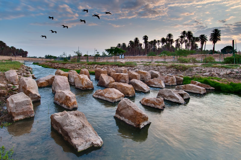 https://mdw-travel-data-us-east-1.s3.amazonaws.com/img/country/Saudi-Arabia/Wadi-Hanifah/img_02.jpg