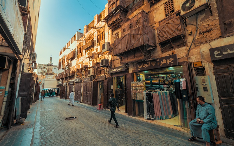 https://mdw-travel-data-us-east-1.s3.amazonaws.com/img/country/Saudi-Arabia/Yanbu-Balad-Walkway/img_01.jpg