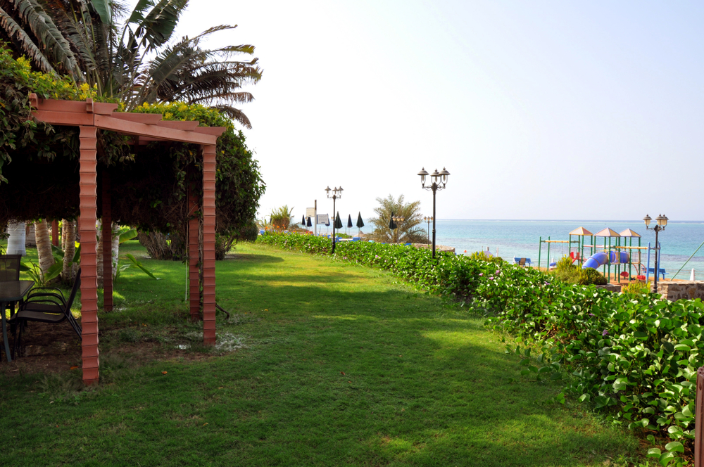 https://mdw-travel-data-us-east-1.s3.amazonaws.com/img/country/Saudi-Arabia/Yanbu-Lakes/img_03.jpg