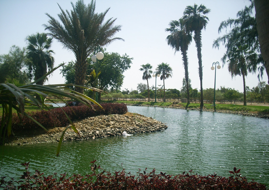 https://mdw-travel-data-us-east-1.s3.amazonaws.com/img/country/Saudi-Arabia/Yanbu-Pink-Lake/img_02.jpg