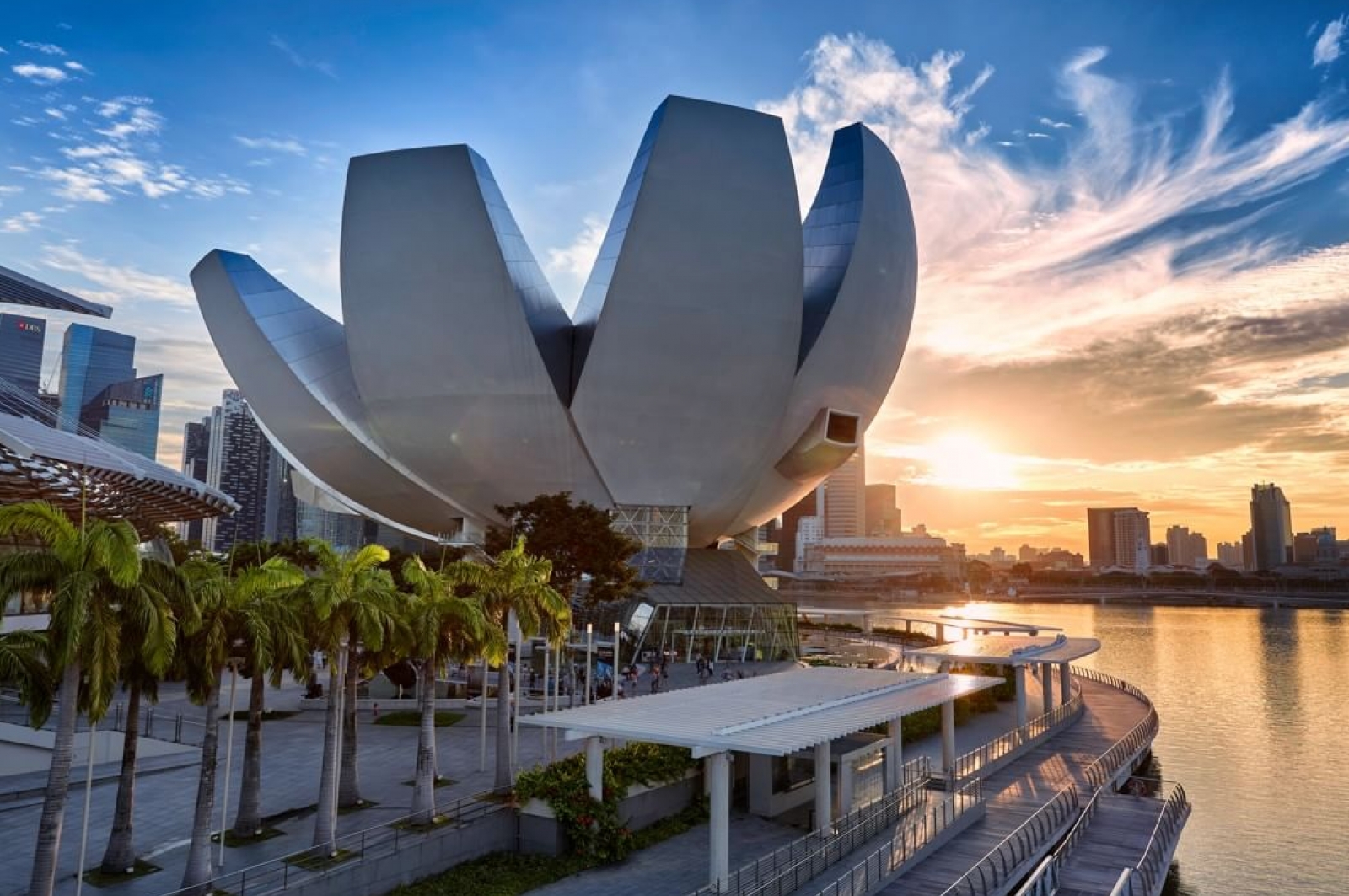 https://mdw-travel-data-us-east-1.s3.amazonaws.com/img/country/Singapore/ArtScience-Museum/img_03.jpg