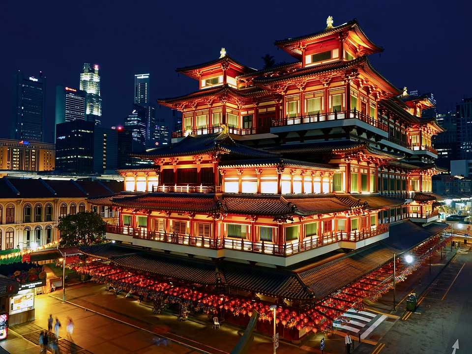 https://mdw-travel-data-us-east-1.s3.amazonaws.com/img/country/Singapore/Buddha-Tooth-Relic-Temple-Museum/img_00.jpg