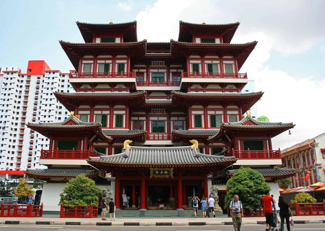 https://mdw-travel-data-us-east-1.s3.amazonaws.com/img/country/Singapore/Buddha-Tooth-Relic-Temple-and-Museum/img_02.jpg