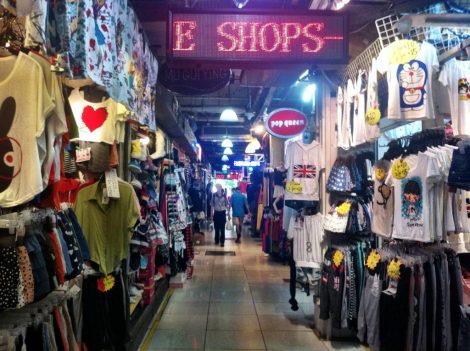 https://mdw-travel-data-us-east-1.s3.amazonaws.com/img/country/Singapore/Bugis-Street/img_01.jpg