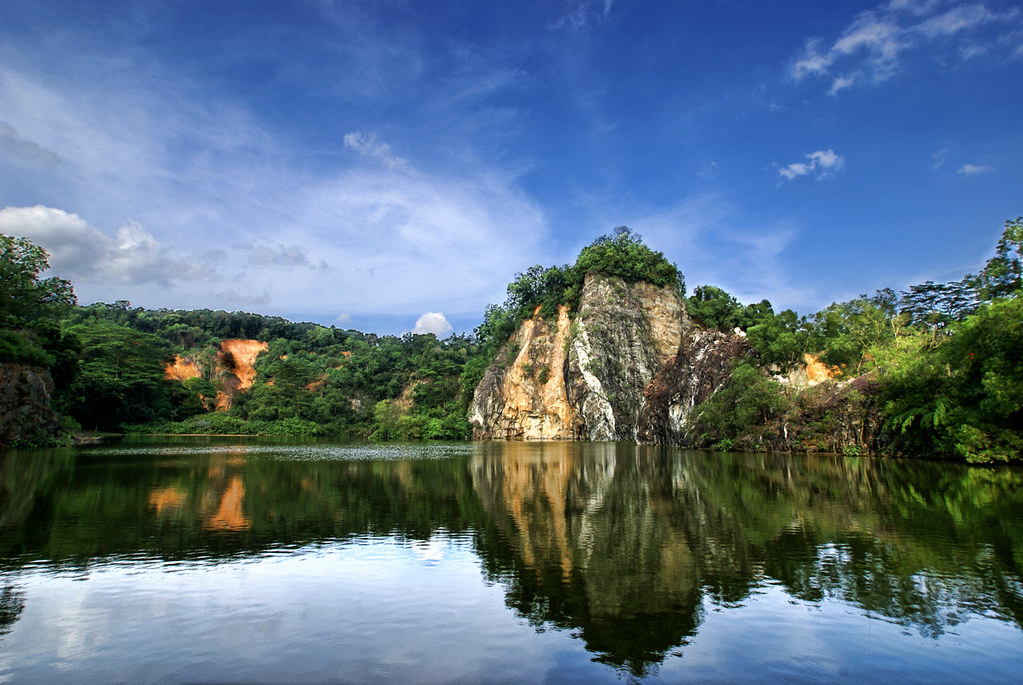 https://mdw-travel-data-us-east-1.s3.amazonaws.com/img/country/Singapore/Bukit-Batok-Town-Park--Little-Guilin-/img_00.jpg