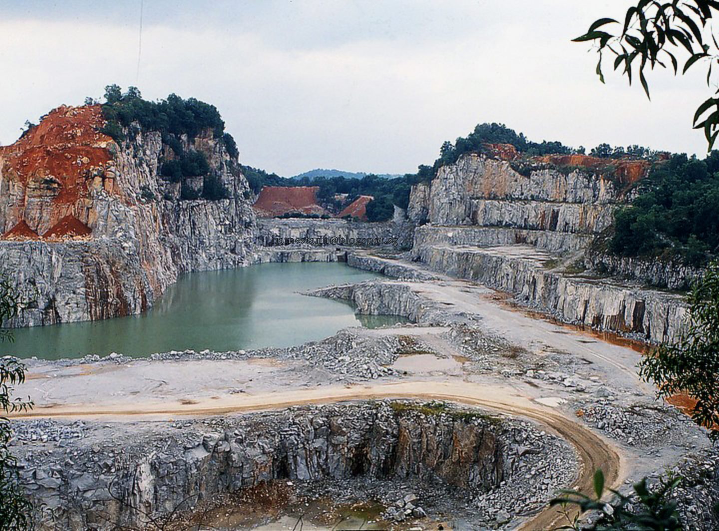 https://mdw-travel-data-us-east-1.s3.amazonaws.com/img/country/Singapore/Bukit-Batok-Town-Park--Little-Guilin-/img_03.jpg