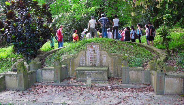 https://mdw-travel-data-us-east-1.s3.amazonaws.com/img/country/Singapore/Bukit-Brown-Cemetery/img_01.jpg