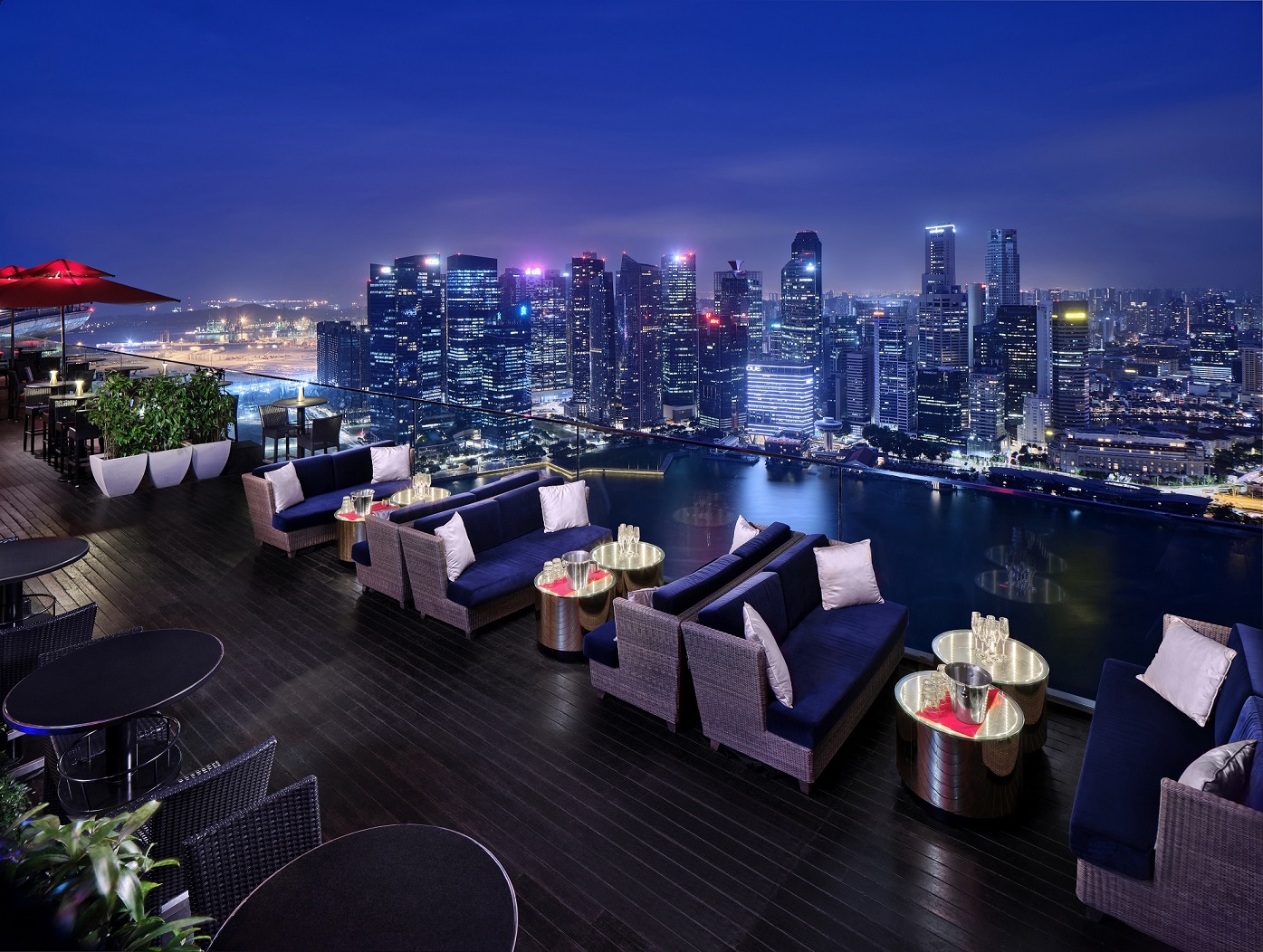 https://mdw-travel-data-us-east-1.s3.amazonaws.com/img/country/Singapore/CE-LA-VI-Singapore/img_02.jpg