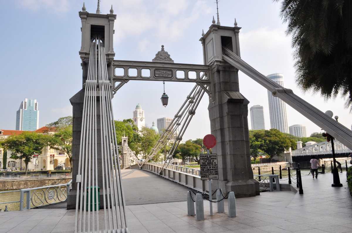 https://mdw-travel-data-us-east-1.s3.amazonaws.com/img/country/Singapore/Cavenagh-Bridge/img_02.jpg