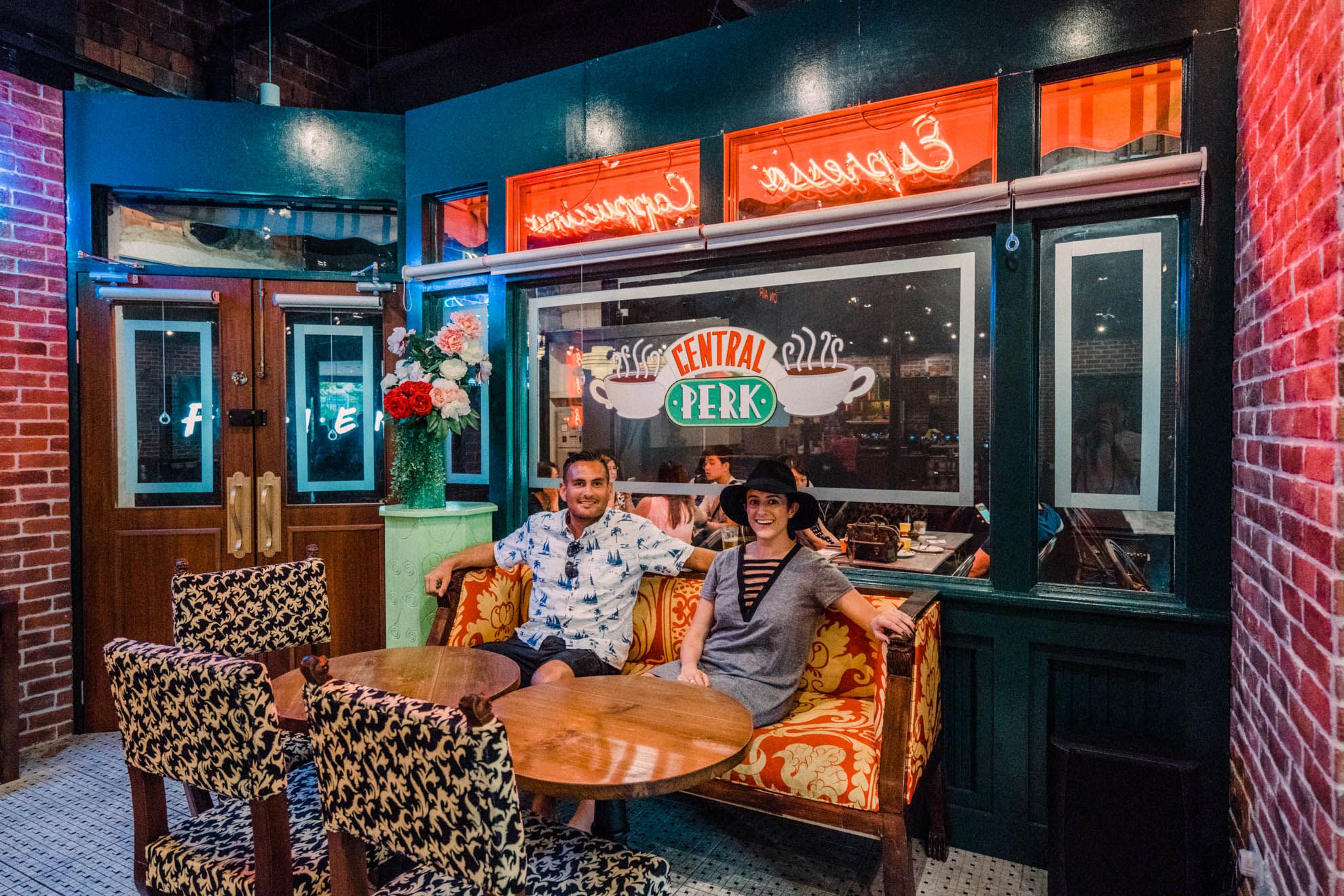 https://mdw-travel-data-us-east-1.s3.amazonaws.com/img/country/Singapore/Central-Perk-Singapore/img_02.jpg