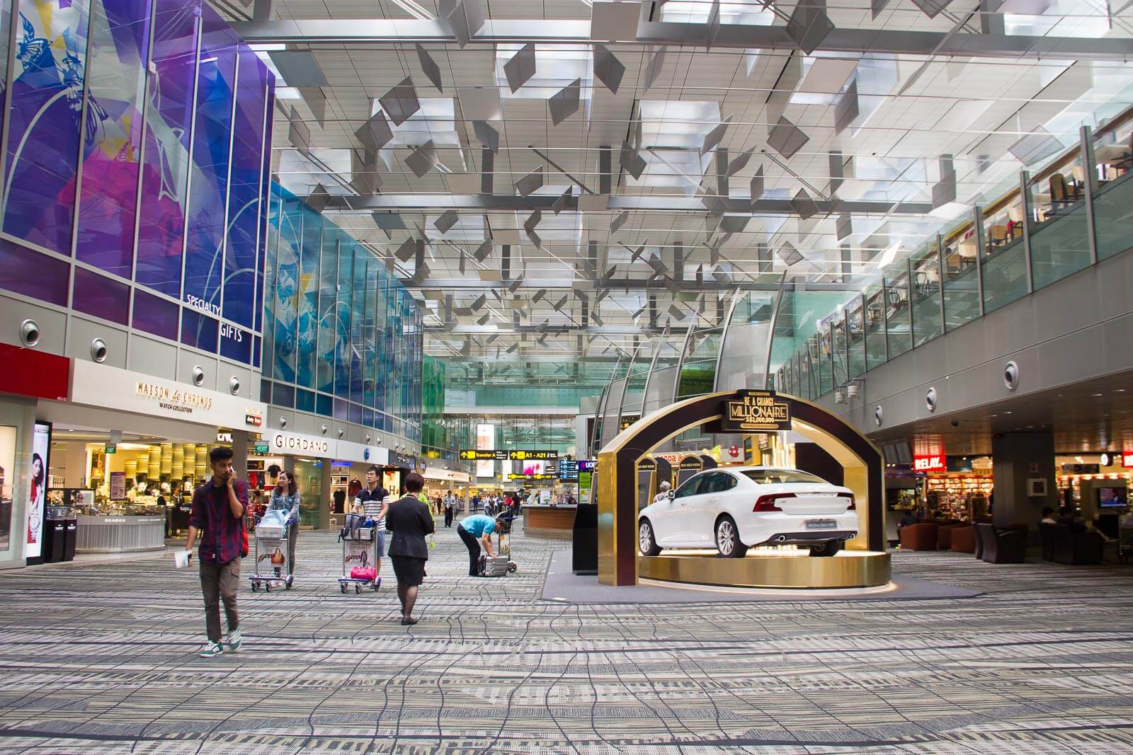 https://mdw-travel-data-us-east-1.s3.amazonaws.com/img/country/Singapore/Changi-Airport-Singapore/img_03.jpg