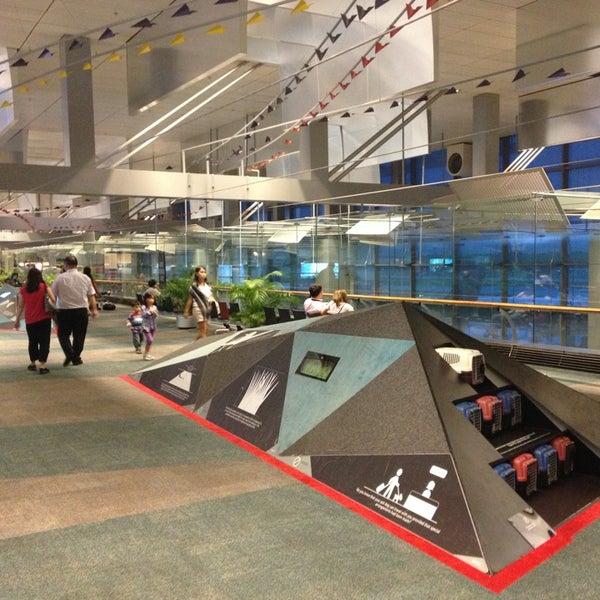 https://mdw-travel-data-us-east-1.s3.amazonaws.com/img/country/Singapore/Changi-Aviation-Gallery/img_02.jpg