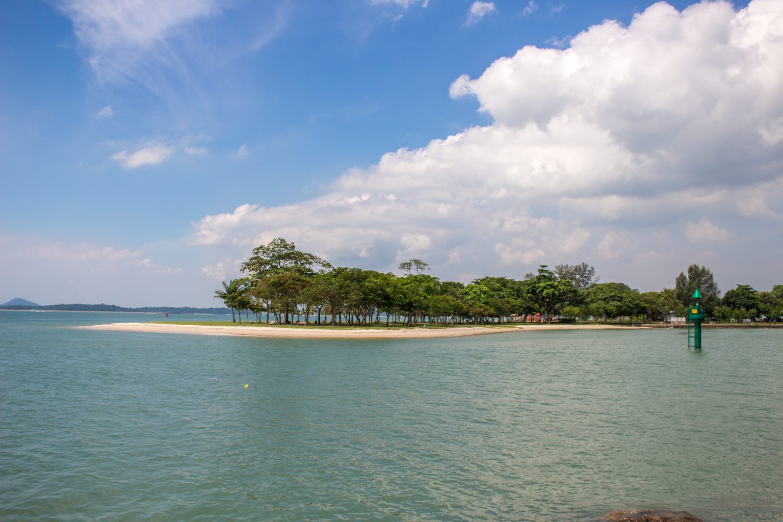https://mdw-travel-data-us-east-1.s3.amazonaws.com/img/country/Singapore/Changi-Beach/img_00.jpg