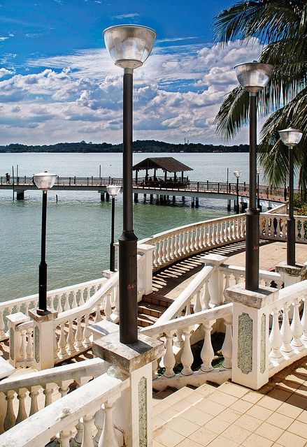 https://mdw-travel-data-us-east-1.s3.amazonaws.com/img/country/Singapore/Changi-Boardwalk/img_03.jpg