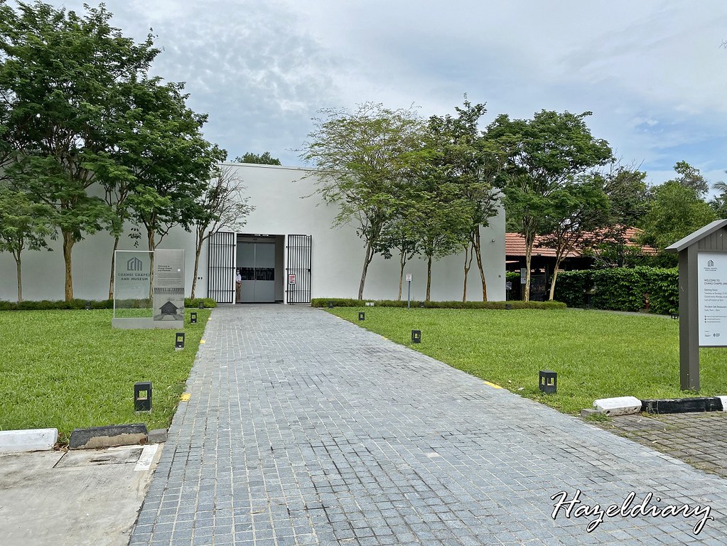https://mdw-travel-data-us-east-1.s3.amazonaws.com/img/country/Singapore/Changi-Chapel-and-Museum/img_01.jpg