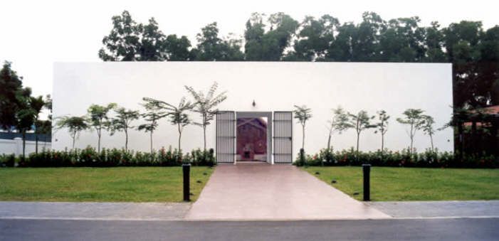 https://mdw-travel-data-us-east-1.s3.amazonaws.com/img/country/Singapore/Changi-Chapel-and-Museum/img_03.jpg