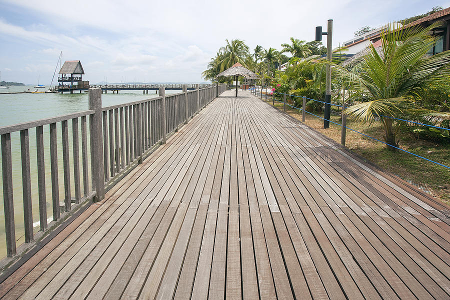 https://mdw-travel-data-us-east-1.s3.amazonaws.com/img/country/Singapore/Changkat-Changi-Boardwalk/img_02.jpg