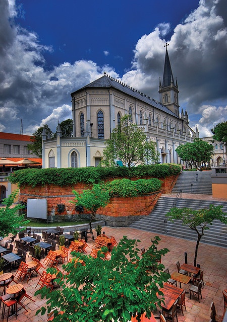 https://mdw-travel-data-us-east-1.s3.amazonaws.com/img/country/Singapore/Chijmes/img_01.jpg