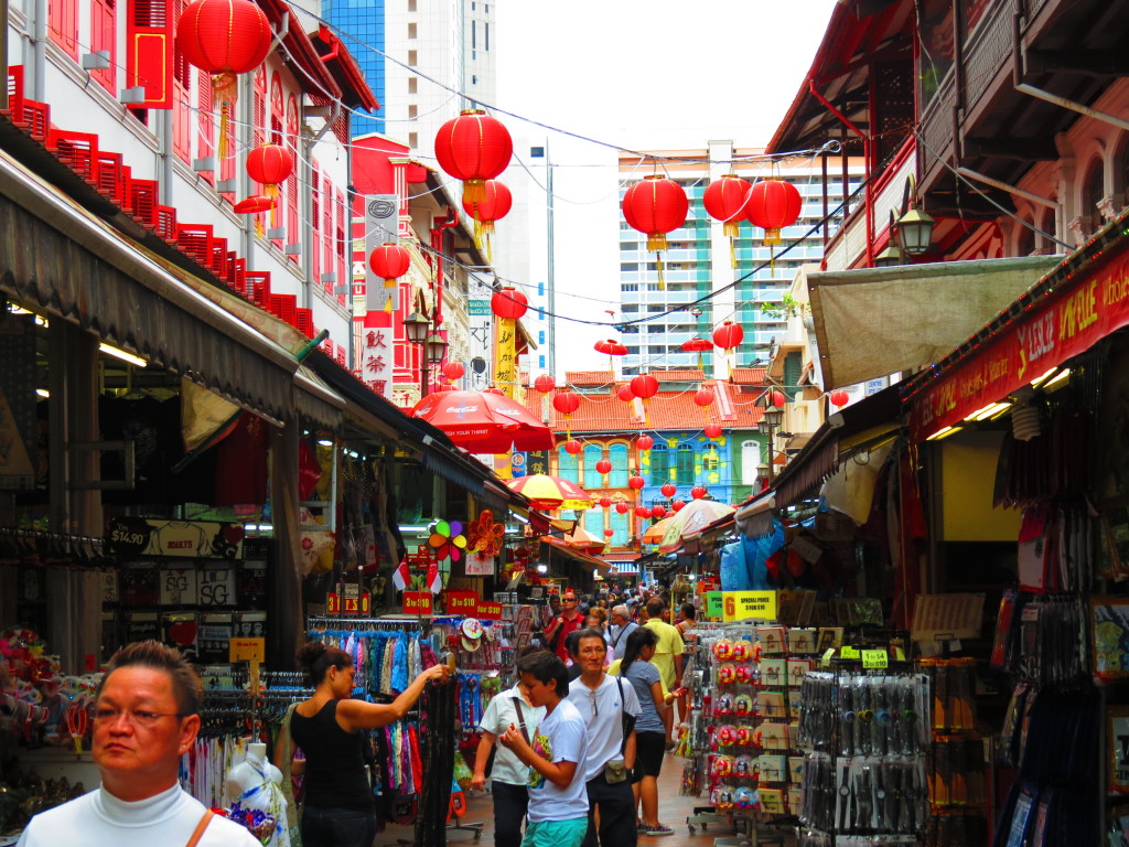 https://mdw-travel-data-us-east-1.s3.amazonaws.com/img/country/Singapore/Chinatown-Complex/img_00.jpg
