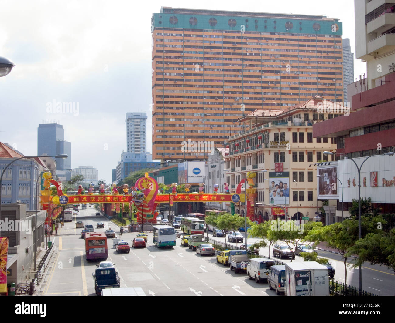https://mdw-travel-data-us-east-1.s3.amazonaws.com/img/country/Singapore/Chinatown-Complex/img_03.jpg
