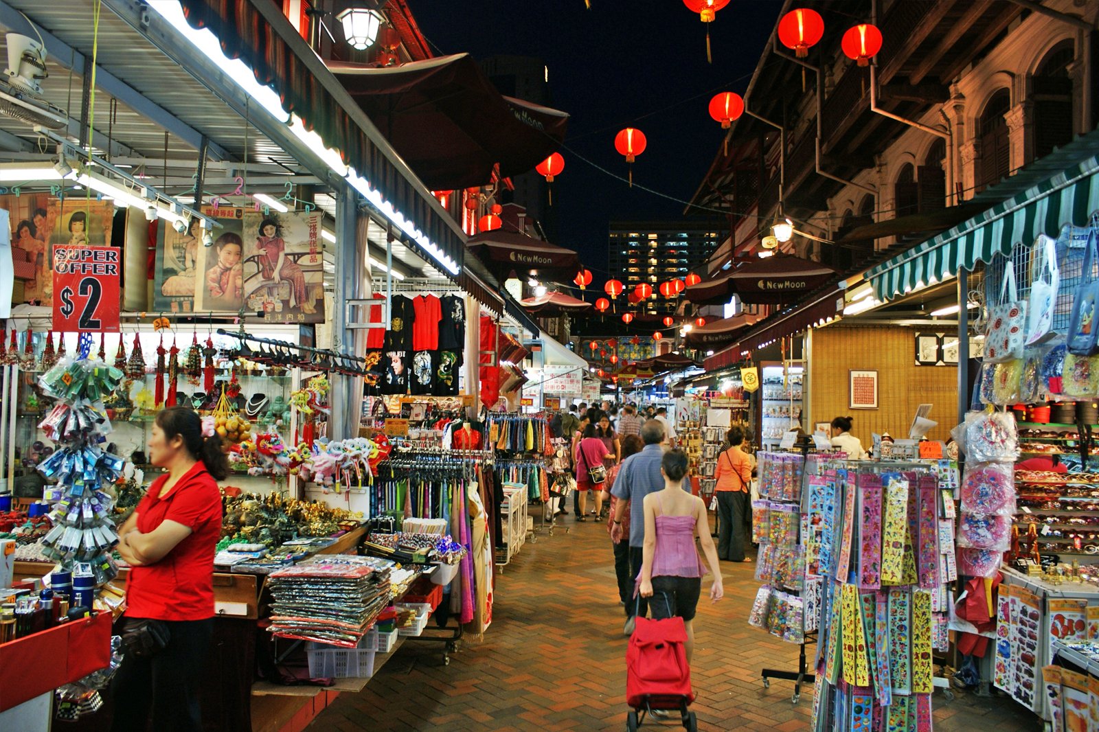 https://mdw-travel-data-us-east-1.s3.amazonaws.com/img/country/Singapore/Chinatown-Street-Markets/img_01.jpg