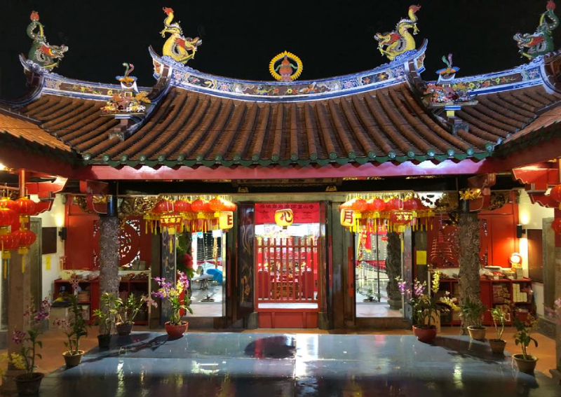 https://mdw-travel-data-us-east-1.s3.amazonaws.com/img/country/Singapore/Chinese-Temple/img_02.jpg