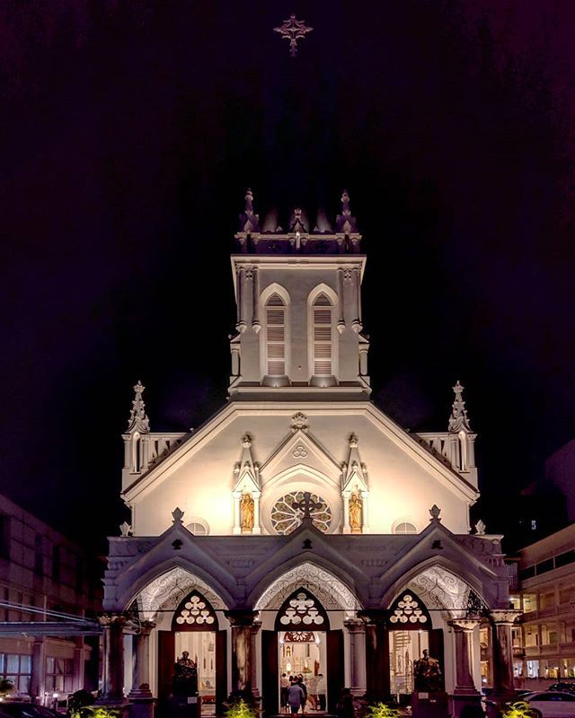 https://mdw-travel-data-us-east-1.s3.amazonaws.com/img/country/Singapore/Church-of-Saint-Peter-and-Saint-Paul/img_03.jpg