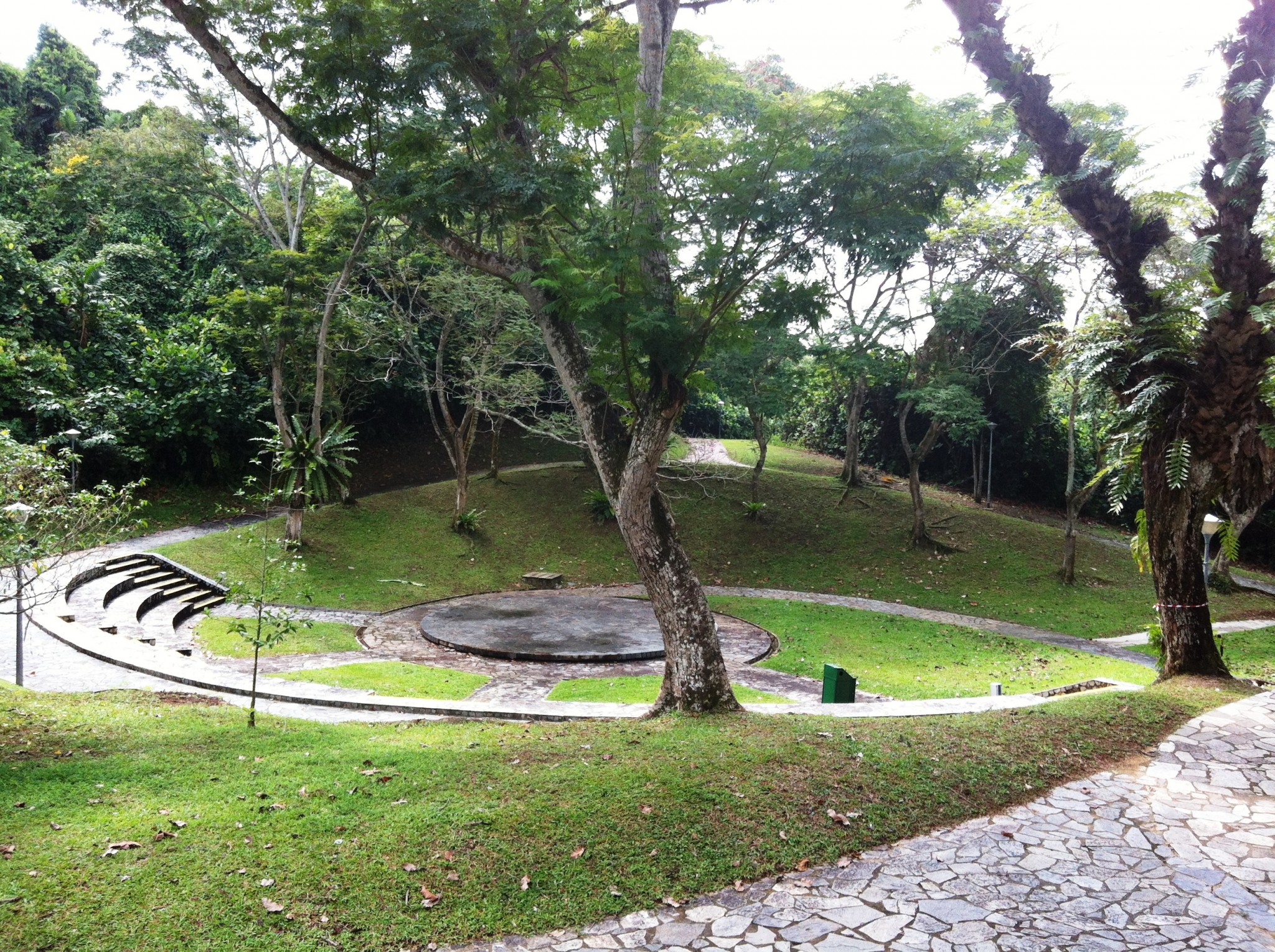 https://mdw-travel-data-us-east-1.s3.amazonaws.com/img/country/Singapore/Clementi-Woods-Park/img_00.jpg
