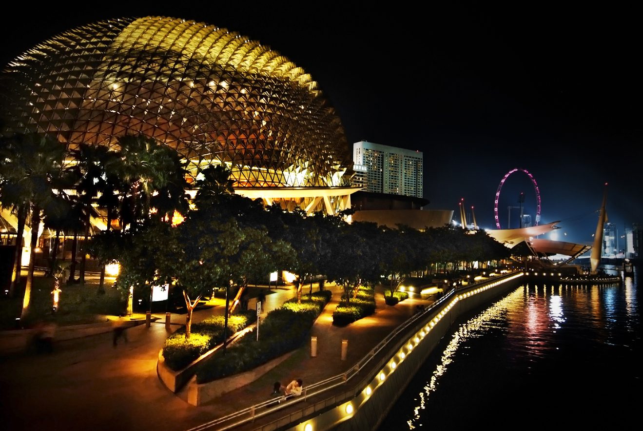 https://mdw-travel-data-us-east-1.s3.amazonaws.com/img/country/Singapore/Esplanade---Theatres-on-the-Bay/img_02.jpg