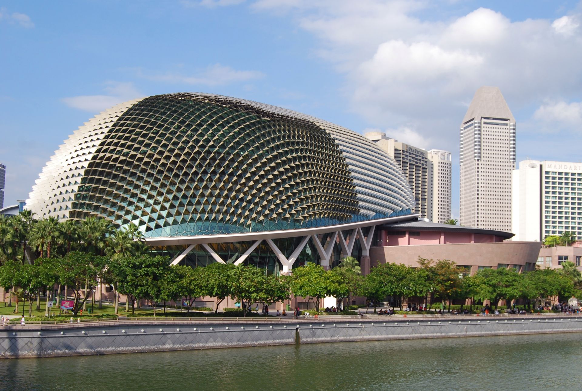 https://mdw-travel-data-us-east-1.s3.amazonaws.com/img/country/Singapore/Esplanade-Theatres-on-the-Bay/img_02.jpg