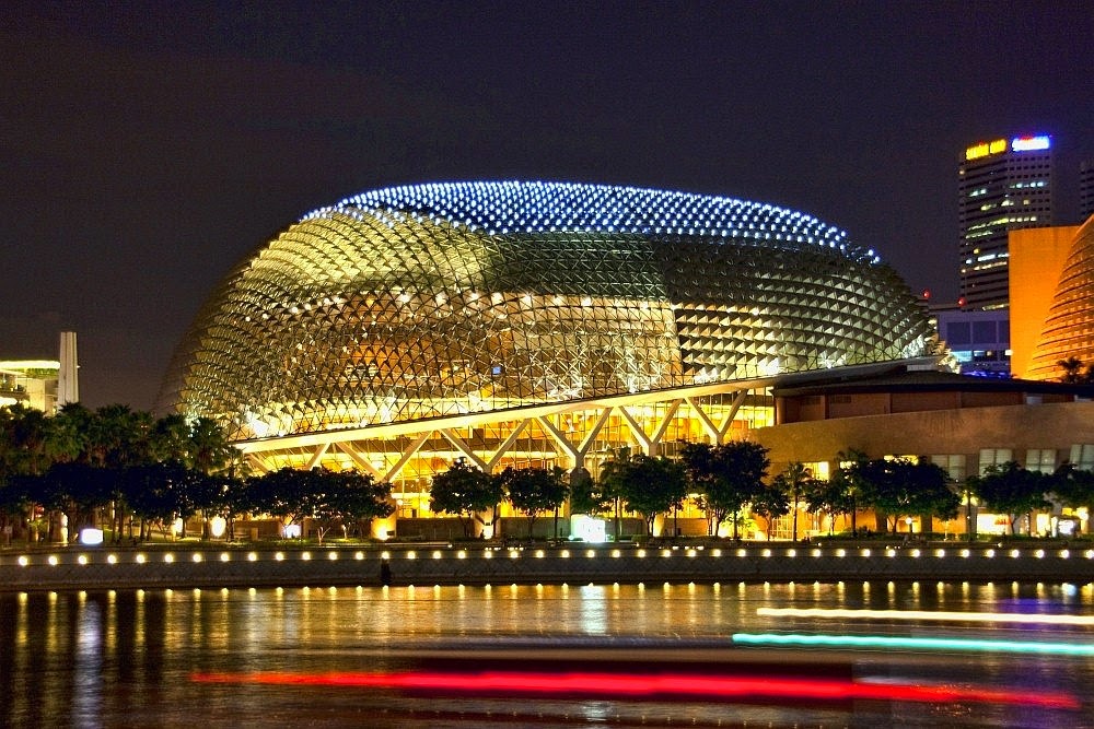 https://mdw-travel-data-us-east-1.s3.amazonaws.com/img/country/Singapore/Esplanade-Theatres-on-the-Bay/img_03.jpg