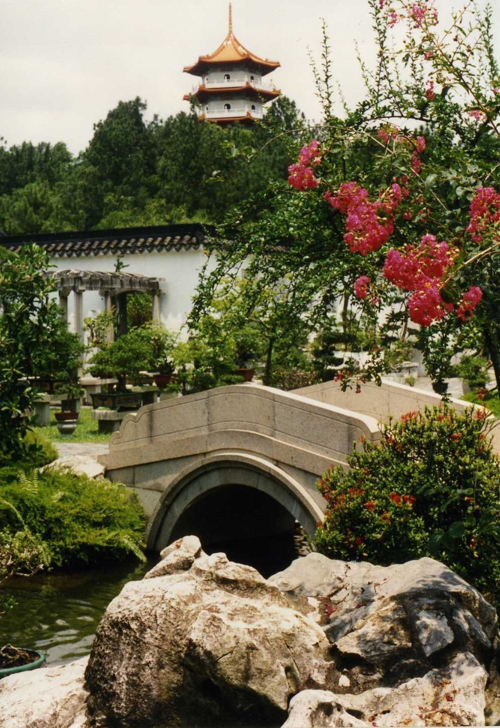 https://mdw-travel-data-us-east-1.s3.amazonaws.com/img/country/Singapore/Japanese-Garden/img_02.jpg