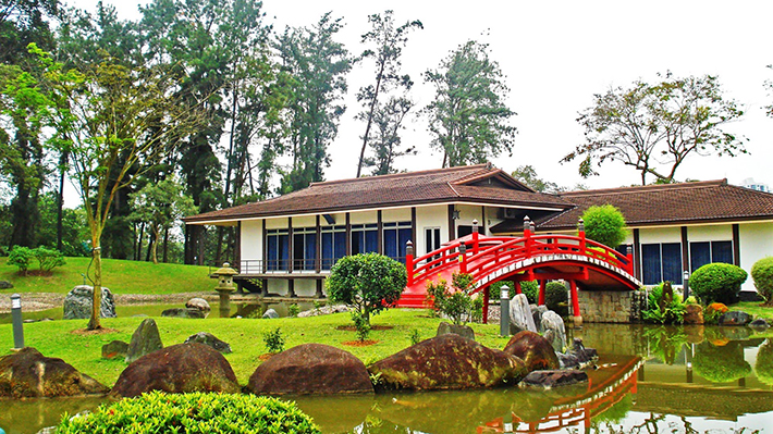 https://mdw-travel-data-us-east-1.s3.amazonaws.com/img/country/Singapore/Japanese-Garden/img_03.jpg