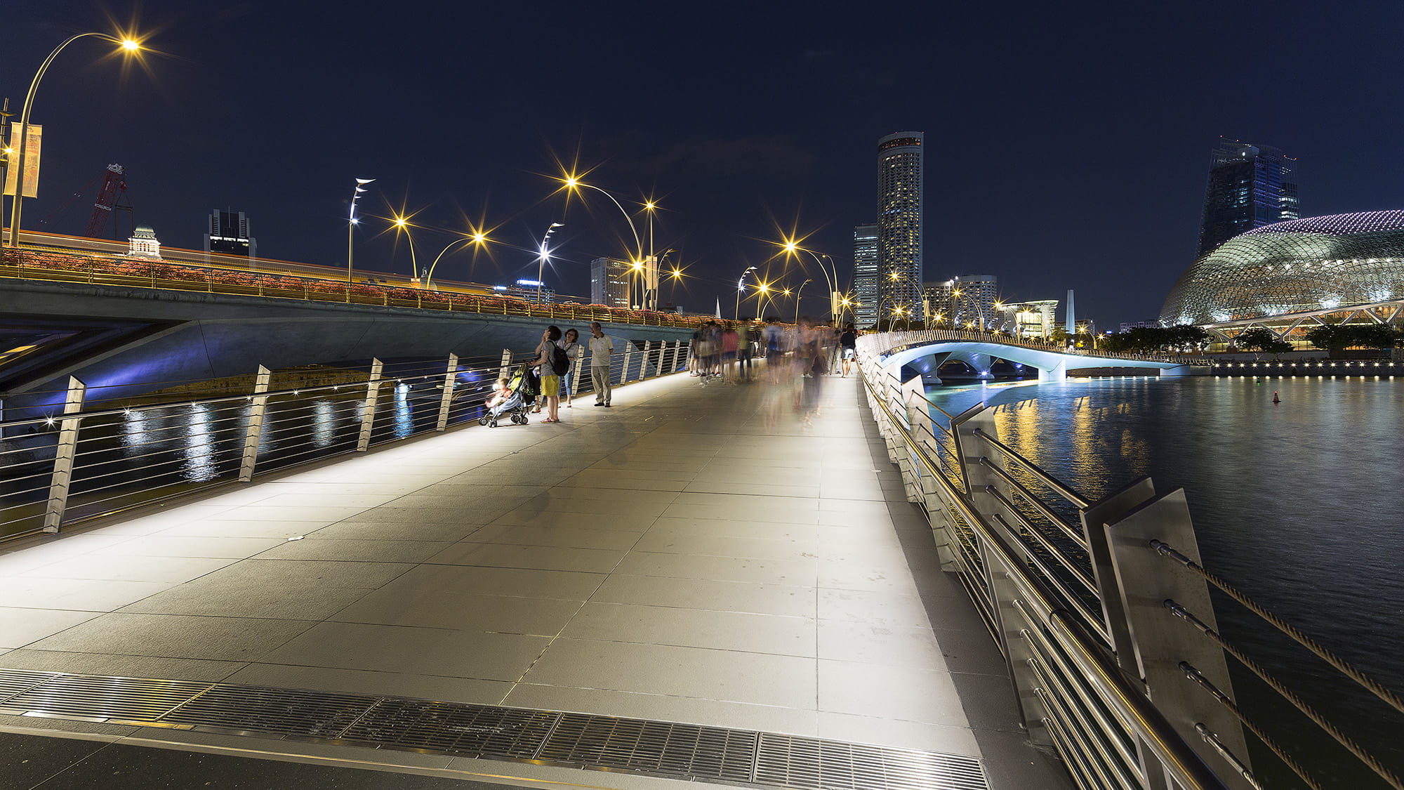 https://mdw-travel-data-us-east-1.s3.amazonaws.com/img/country/Singapore/Jubilee-Bridge/img_01.jpg
