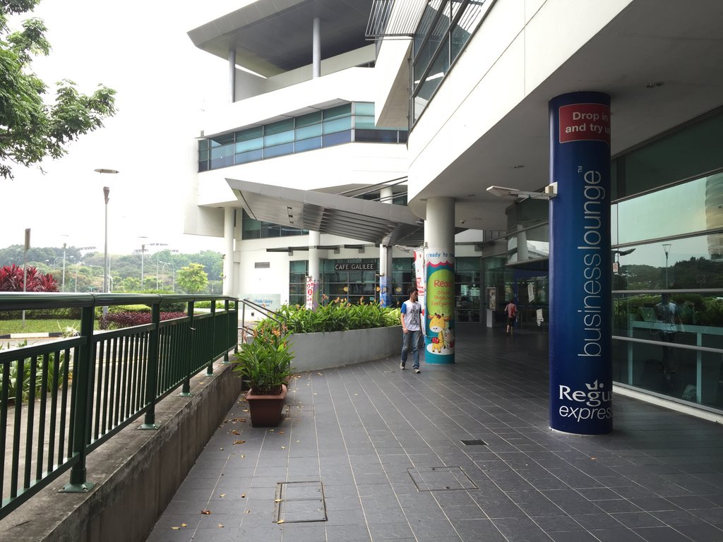 https://mdw-travel-data-us-east-1.s3.amazonaws.com/img/country/Singapore/Jurong-East-Public-Library/img_02.jpg
