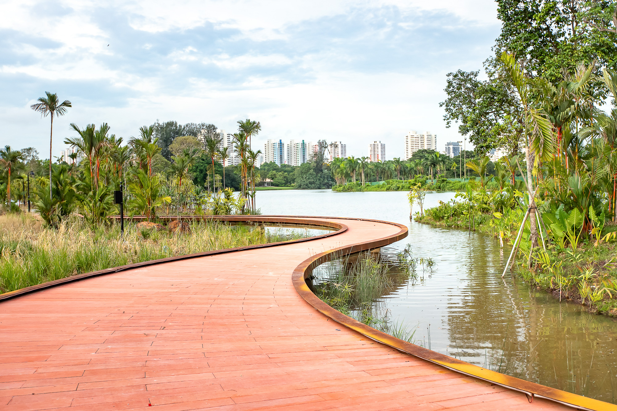 https://mdw-travel-data-us-east-1.s3.amazonaws.com/img/country/Singapore/Jurong-Lake-Gardens/img_00.jpg