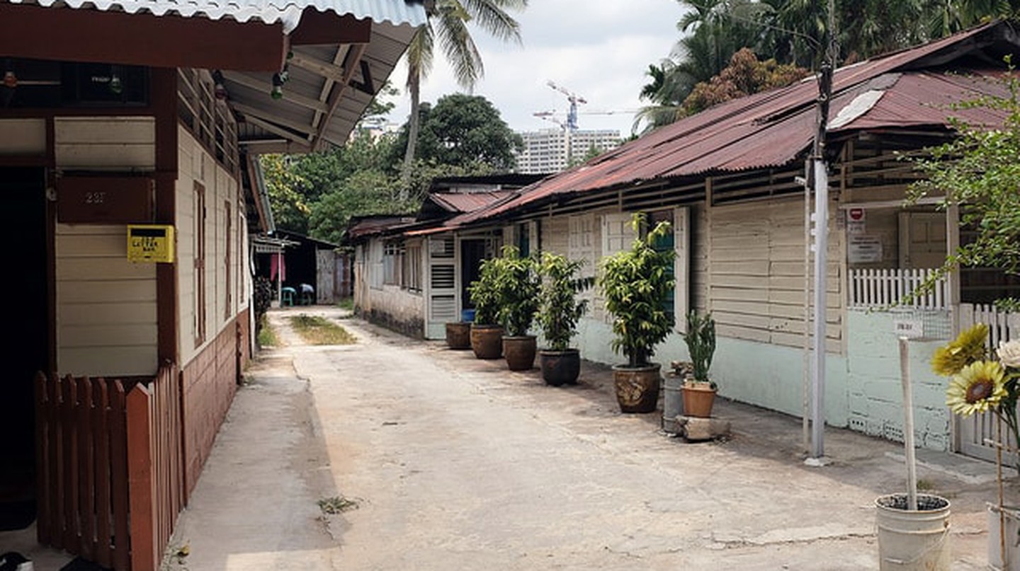 https://mdw-travel-data-us-east-1.s3.amazonaws.com/img/country/Singapore/Kampong-Buangkok/img_02.jpg