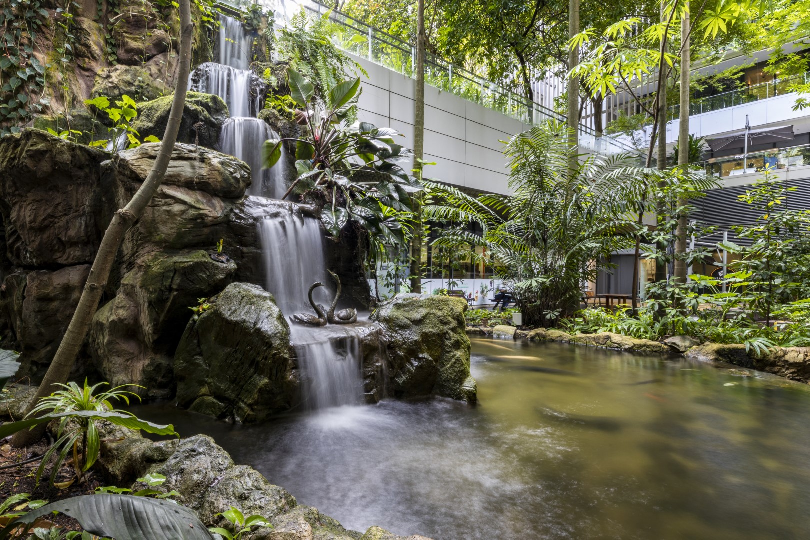 https://mdw-travel-data-us-east-1.s3.amazonaws.com/img/country/Singapore/Khoo-Teck-Puat-Hospital-Roof-Garden/img_00.jpg