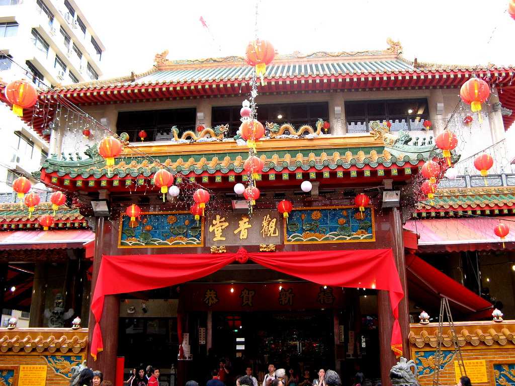 https://mdw-travel-data-us-east-1.s3.amazonaws.com/img/country/Singapore/Kwan-Im-Thong-Hood-Cho-Temple/img_02.jpg